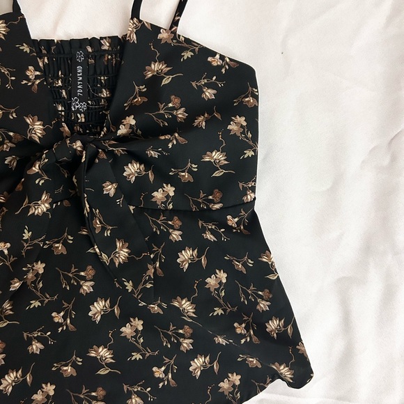 7DAYWKND Shirred Top - Picture 2 of 3